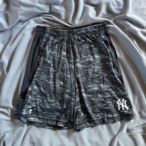 Under Armour  - Mens New York Yankees Athletic Shorts